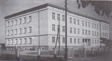 Budynek szkoły w Leśnicy Historia