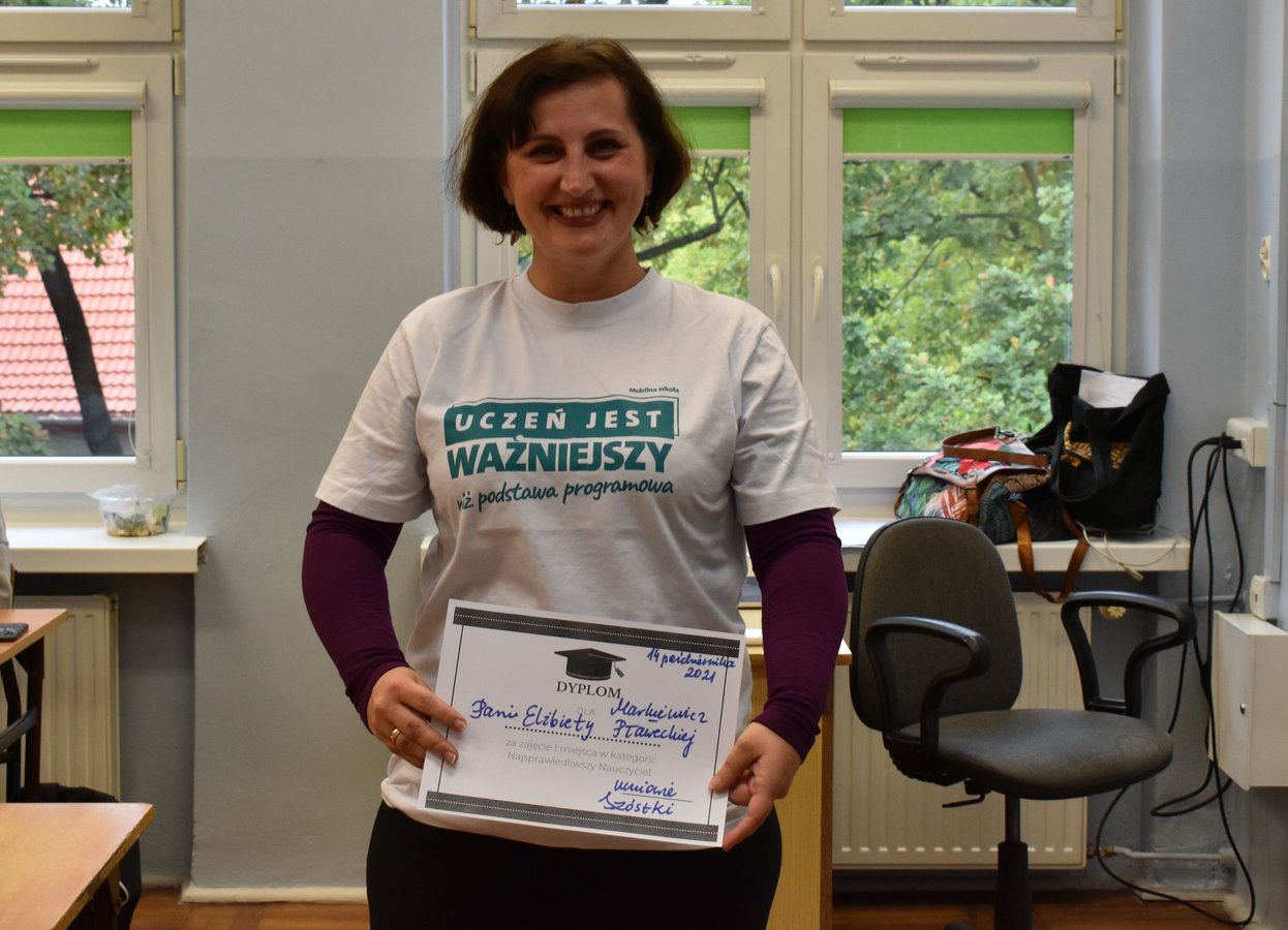 Pani Elżbieta Markiewicz – Pławecka - nagrodzona podczas obchodów Dnia Edukacji Narodowej 2021