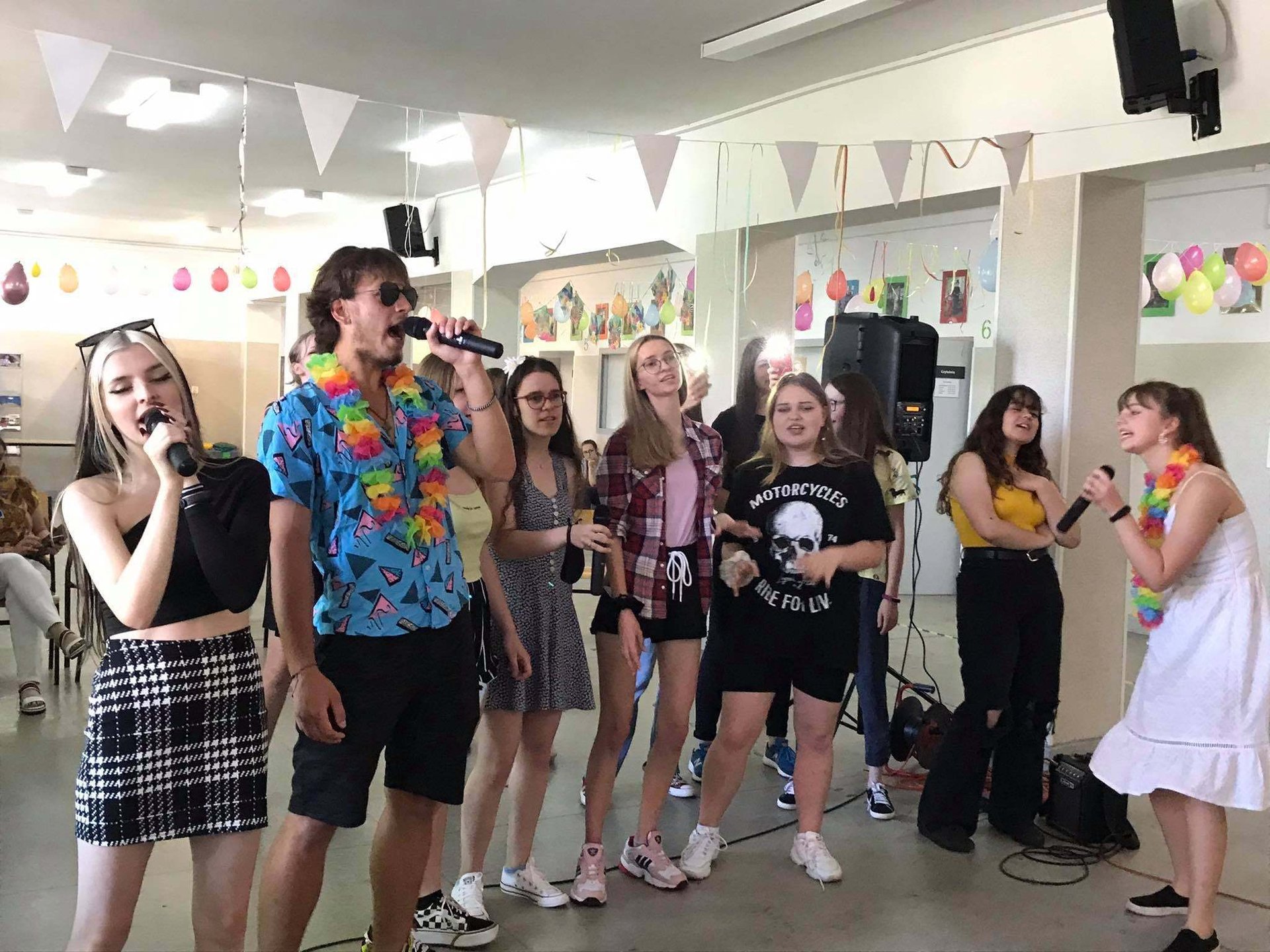 „Karaoke z Muzyczną Szóstką”