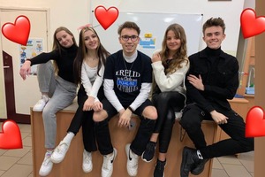 Samorząd uczniowski podczas Dnia Zakochanych