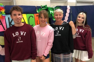 Samorząd Uczniowski i Pani Dyrektor LO VI Marlena Krzyżostaniak-Klecha