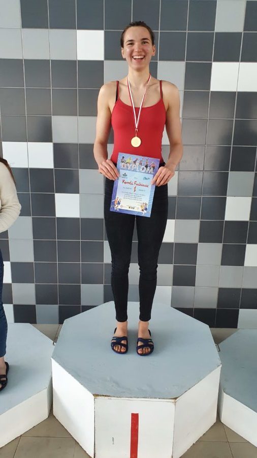 Udekorowana na podium Kornelia Fiedkiewicz w 2020